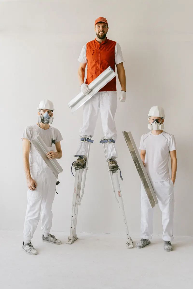 LineaConcept team — finishing crew on site